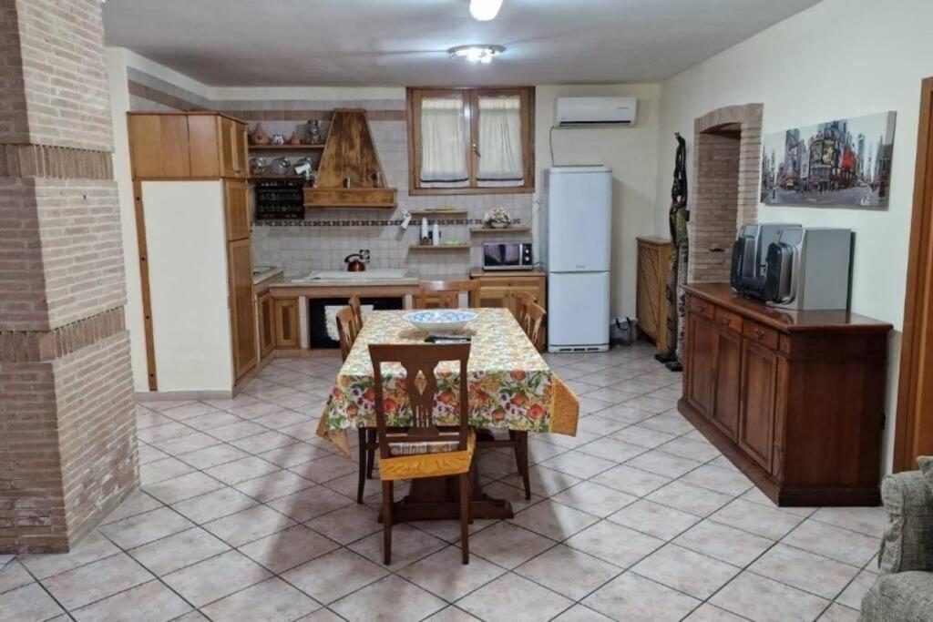 Casa Erre Apartment Lusciano Bagian luar foto